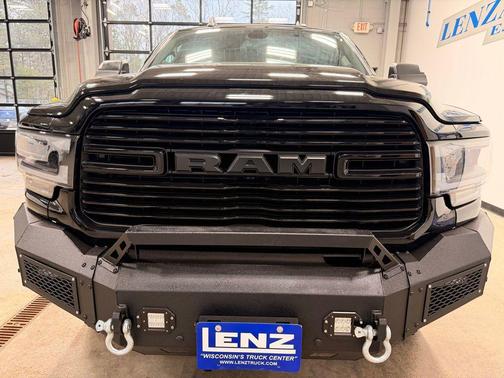 Diamond Black Crystal Pearlcoat 2019 RAM 2500 Laramie Crew Cab 4x4 6'4' Box