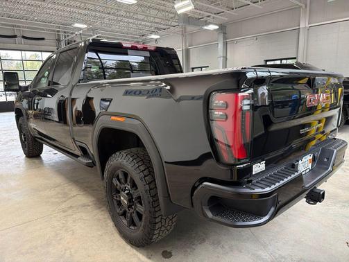 Onyx Black 2025 GMC Sierra 2500 AT4