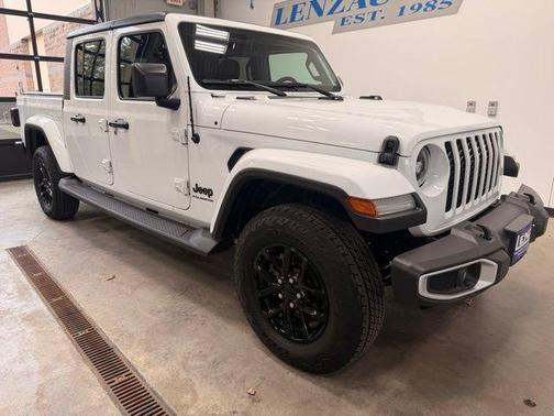 Bright White Clearcoat 2023 Jeep Gladiator Sport S