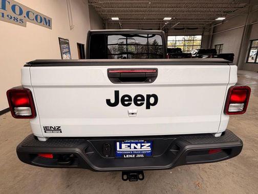 Bright White Clearcoat 2023 Jeep Gladiator Sport S