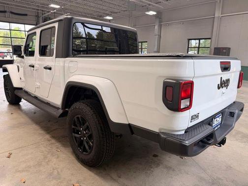 Bright White Clearcoat 2023 Jeep Gladiator Sport S