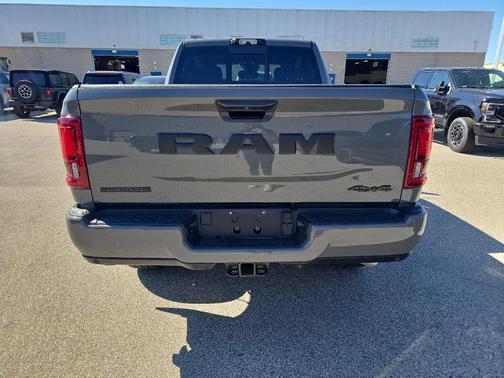 Ceramic Gray Clearcoat 2026 RAM 2500 Big Horn Crew Cab 4x4 6'4' Box