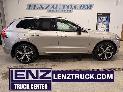 2024 Volvo XC60 Recharge Plug-In Hybrid T8 Ultimate Dark Theme