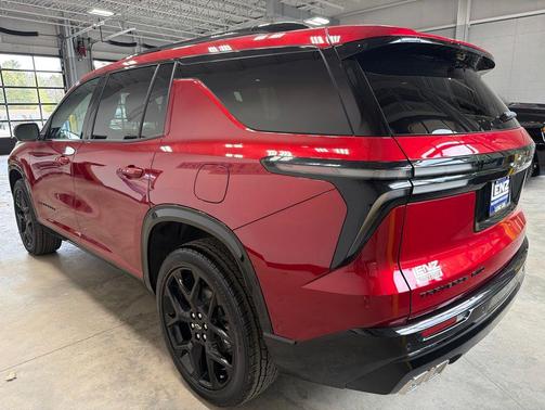 Radiant Red Tintcoat 2026 Chevrolet Traverse RS