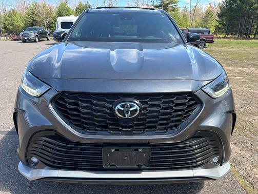 Magnetic Gray Metallic 2023 Toyota Highlander XSE