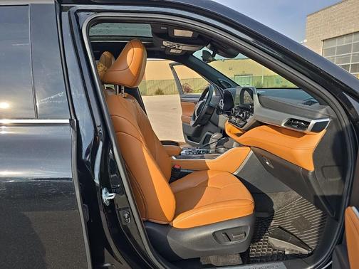 2023 Toyota Highlander Hybrid Platinum