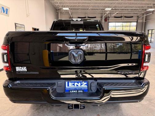 Diamond Black Crystal Pearlcoat 2024 RAM 2500 Laramie Crew Cab 4x4 6'4' Box