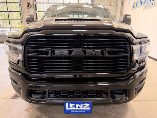 Diamond Black Crystal Pearlcoat 2024 RAM 2500 Laramie Crew Cab 4x4 6'4' Box