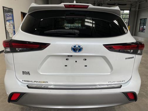 2024 Toyota Highlander Hybrid Platinum