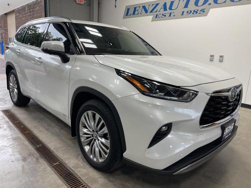 2024 Toyota Highlander Hybrid Platinum