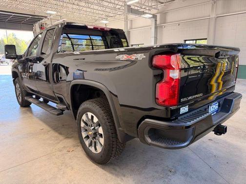 Mosaic Black Metallic 2023 Chevrolet Silverado 2500 Custom