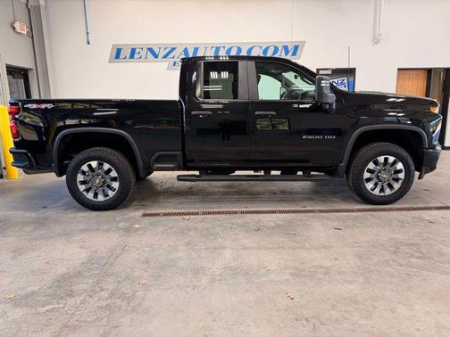 Mosaic Black Metallic 2023 Chevrolet Silverado 2500 Custom