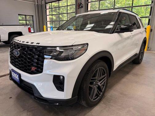 Star White Metallic Tri-Coat 2025 Ford Explorer ST