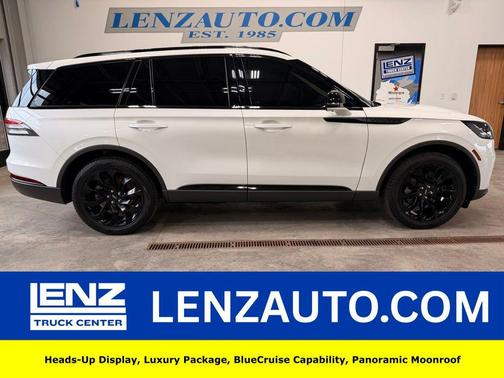 Pristine White Metallic Tri-Coat 2025 Lincoln Aviator Reserve AWD
