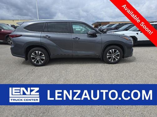 Magnetic Gray Metallic 2024 Toyota Highlander Hybrid XLE
