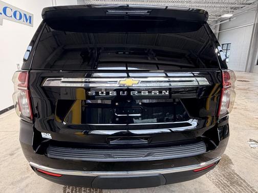 2023 Chevrolet Suburban LS