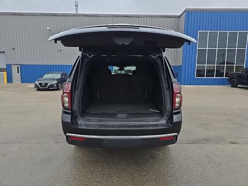 2023 Chevrolet Suburban LS