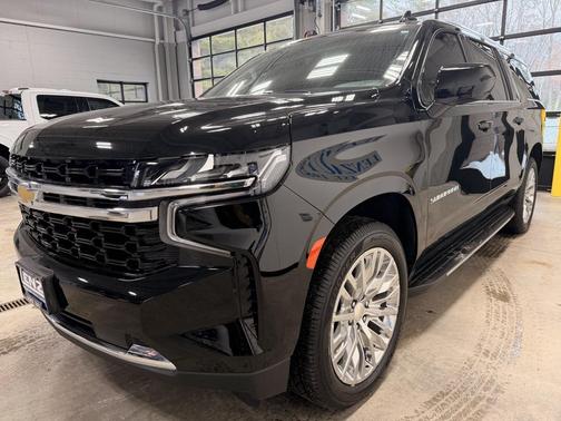 2023 Chevrolet Suburban LS