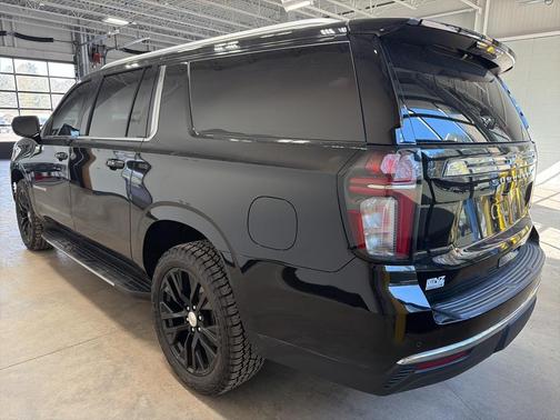 2023 Chevrolet Suburban LS