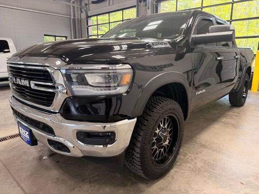 Diamond Black Crystal Pearlcoat 2019 RAM 1500 Big Horn