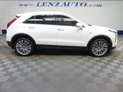 Crystal White Tricoat 2025 Cadillac XT4 Premium Luxury