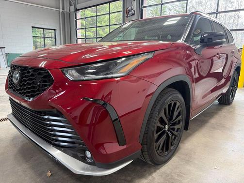 Ruby Flare Pearl 2023 Toyota Highlander L
