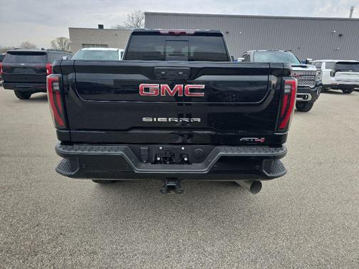 Onyx Black 2024 GMC Sierra 2500 AT4