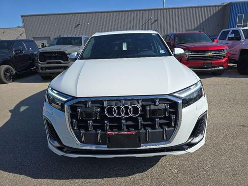 Carrara White 2025 Audi Q7 55 Premium Plus