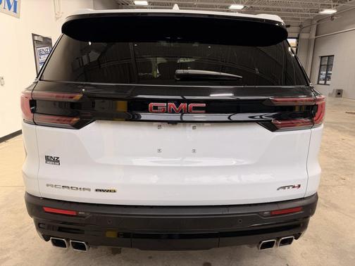 2024 GMC Acadia AWD AT4