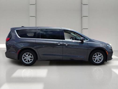 Granite Crystal Clearcoat Metallic 2023 Chrysler Pacifica Touring-L