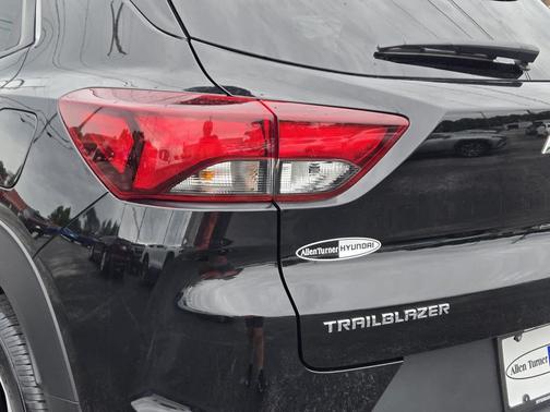 Mosaic Black Metallic 2024 Chevrolet Trailblazer LT