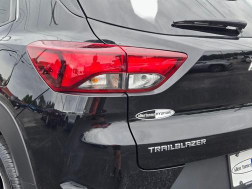 Mosaic Black Metallic 2024 Chevrolet Trailblazer LT