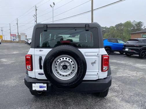 Oxford White 2025 Ford Bronco Base