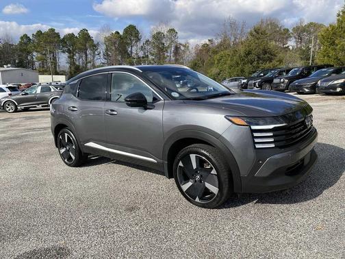 2025 Nissan Kicks SR