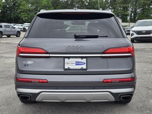 Samurai Gray Metallic 2025 Audi Q7 45 Premium Plus