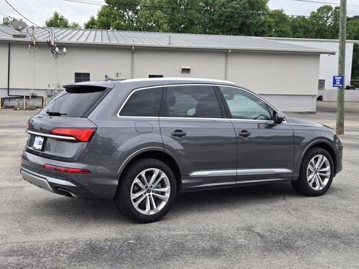 Samurai Gray Metallic 2025 Audi Q7 45 Premium Plus