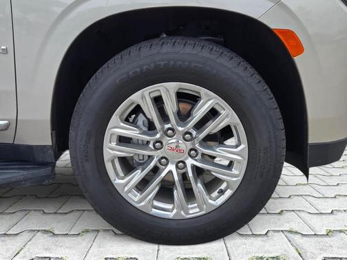Pearl Beige Metallic 2022 GMC Yukon SLT
