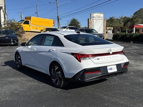 2025 Hyundai ELANTRA SEL