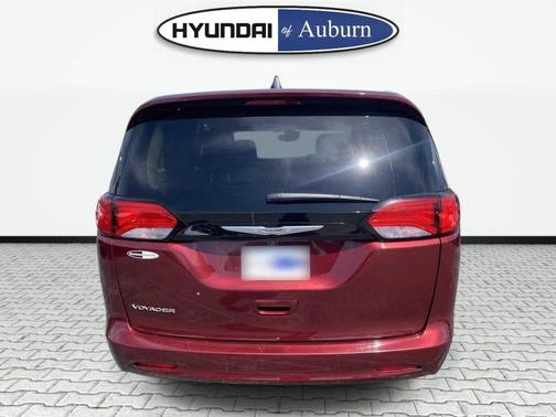 Velvet Red Pearlcoat 2023 Chrysler Voyager LX