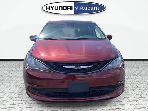 Velvet Red Pearlcoat 2023 Chrysler Voyager LX