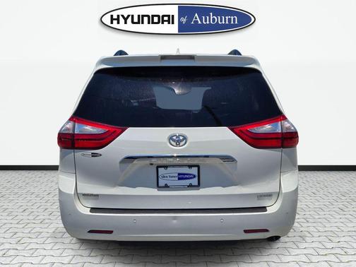 Blizzard Pearl 2019 Toyota Sienna Limited