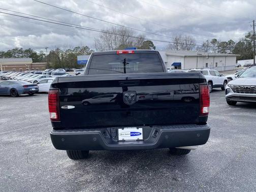 2024 RAM 1500 Classic Warlock Crew Cab 4x2 5'7' Box