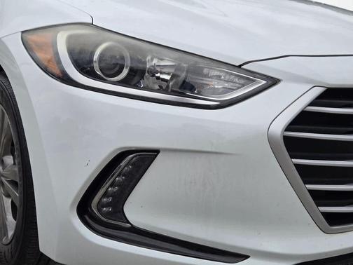 Quartz White Pearl 2017 Hyundai ELANTRA SE