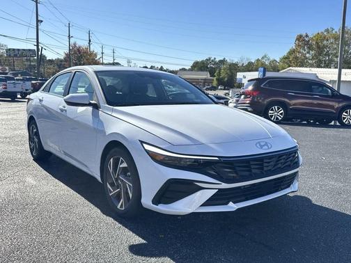 2025 Hyundai ELANTRA SEL