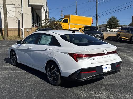 2025 Hyundai ELANTRA SEL