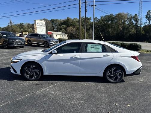 2025 Hyundai ELANTRA SEL