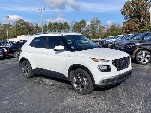 2024 Hyundai VENUE SEL