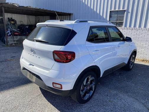 2024 Hyundai VENUE SEL