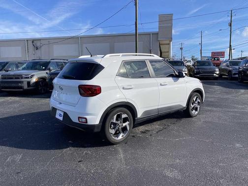 2024 Hyundai VENUE SEL