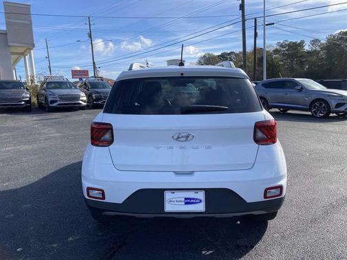 2024 Hyundai VENUE SEL